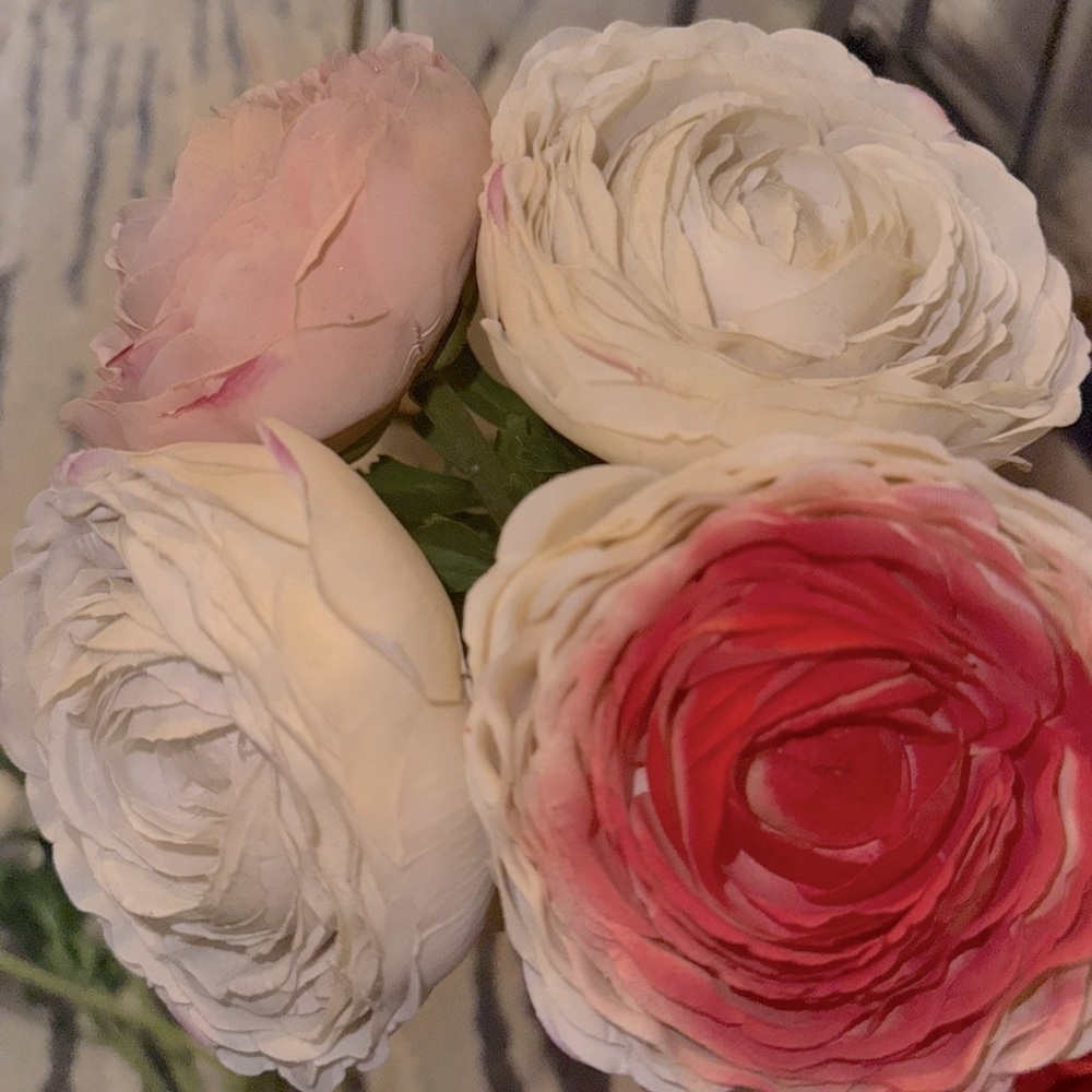 Luxurious 18" Z Gallerie Inspired Ranunculus Stems Set of 4 multicolored NWT